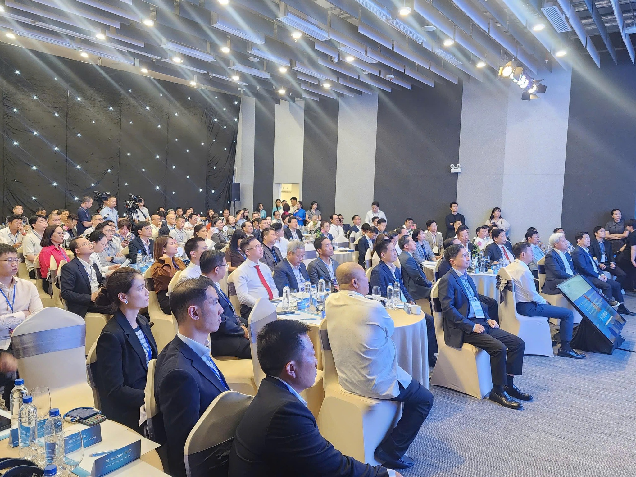 Lãnh đạo Thành phố Hồ Chí Minh gặp gỡ cộng đồng khoa học công nghệ, khởi nghiệp sáng tạo